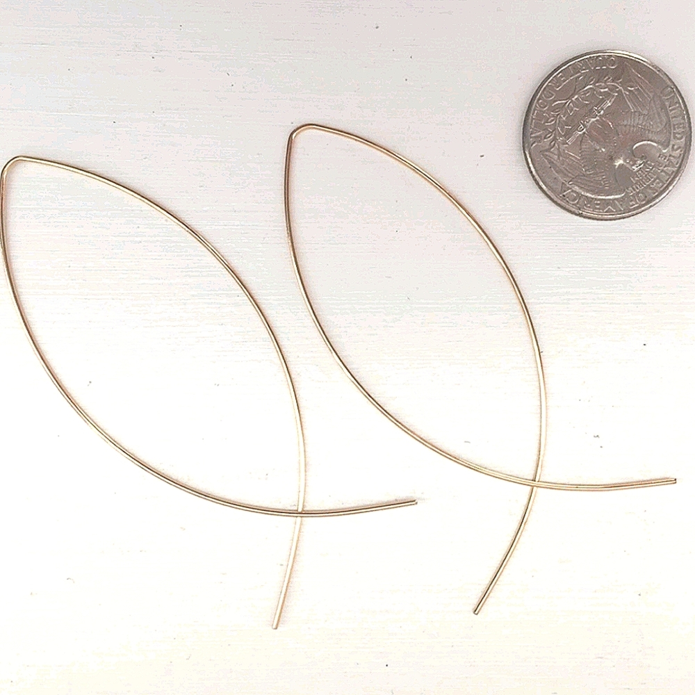 💖 2/$30 Minimalist dainty gold plated simple casual fish hoop earrings - Picture 6 of 12